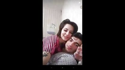 Una donna nera webcam erotiche italiane con un grosso culo salta per il suo amante succoso e disgustoso