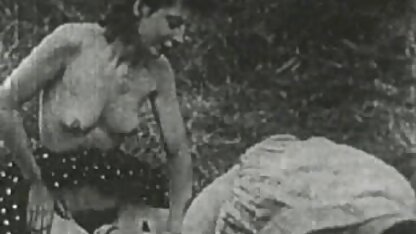 Calda bionda cazzo sul tavolo video erotici anni 70